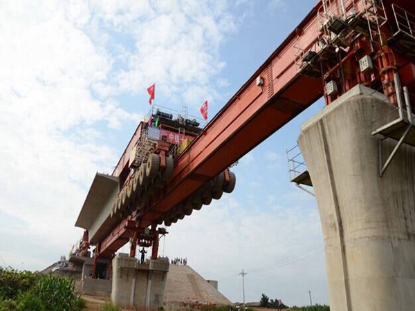 陕西西安220吨架桥机租赁公司架梁效率高